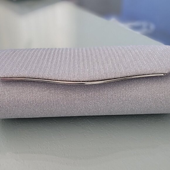 𝅺CLUTCH Sparkling Envelope Silver Textured Handbag Shoulder Chain NIB - Picture 12 of 14